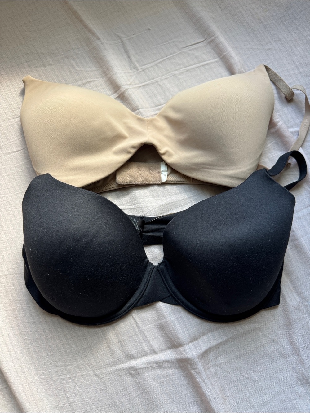 Calvin Klein seamless bras Women’s Seamless Molded T-Shirt Bras - 32d lot